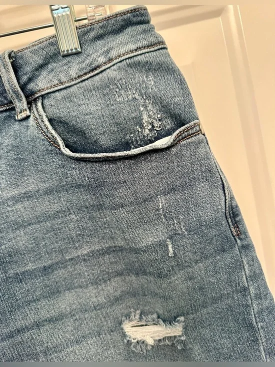 Judy Blue 1XL Distressed Denim Shorts Mid Wash Stretch Frayed Hem - Picture 5 of 9